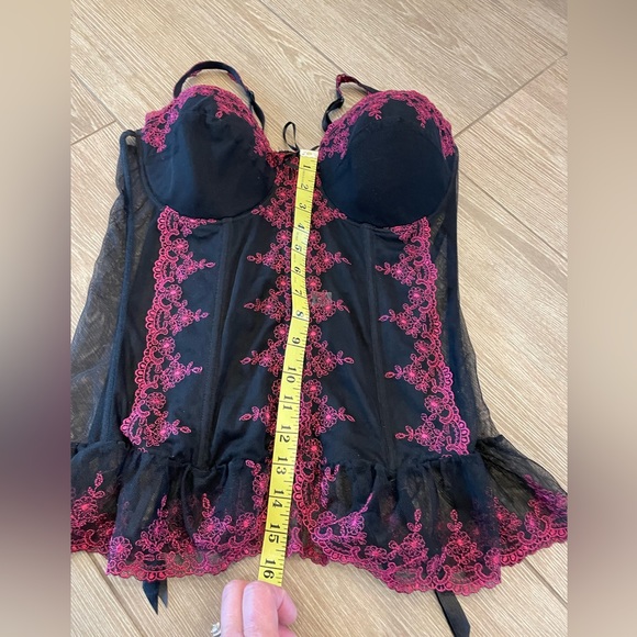Black and Pink Lace Corset - Picture 8 of 15